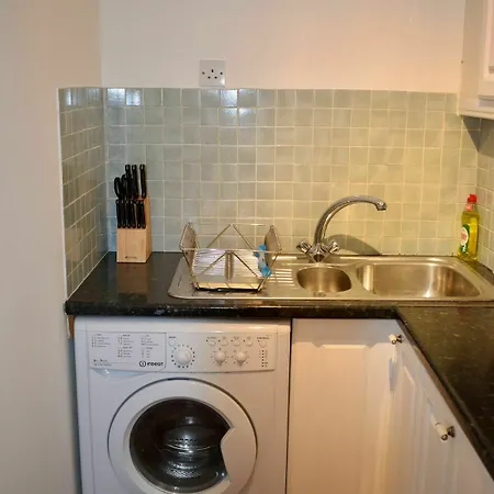Apartment 2 Bedroom Near Historical Christchurch