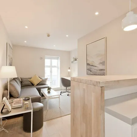 アパート 2 Bedroom In Centre Sleeps 6