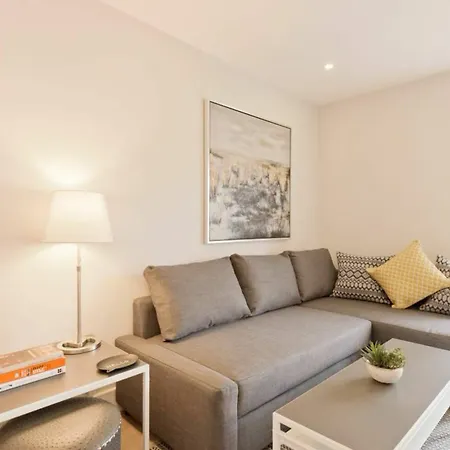2 Bedroom In Centre Sleeps 6 アパート *