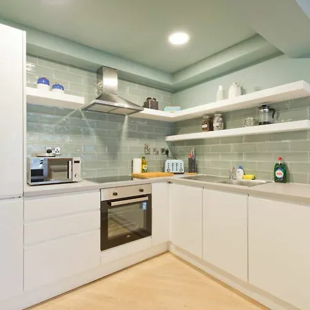 1 Bedroom Near The Aviva Stadium Sleeps 4 *