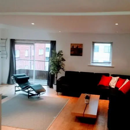 Metrostays - Stephen's Green 7-3