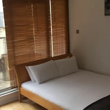 Metrostays - Stephen's Green 7-3 *