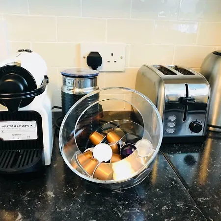 Spacious 2-bedroom Near O'connell St 아파트