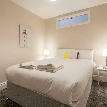 New Georgian Self-catered At The Spire Apartment