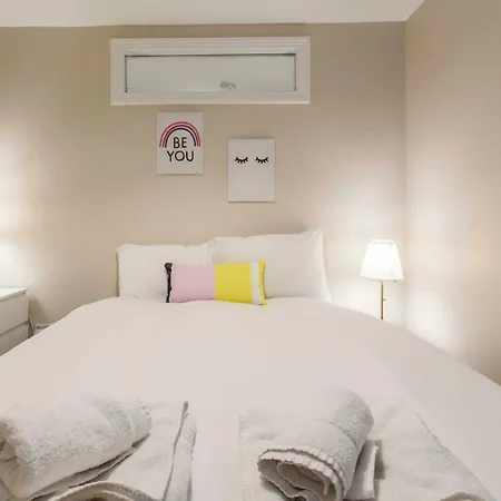 New Georgian Self-catered At The Spire Apartment