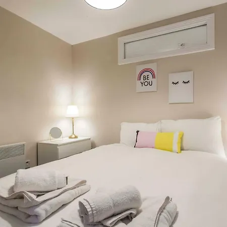 New Georgian Self-catered At The Spire Apartment
