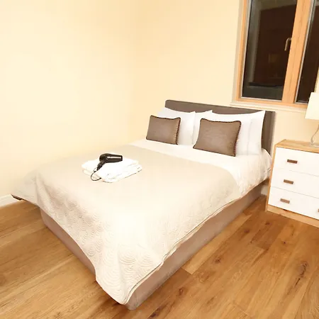 Grand Canal Quay Sleeps 10 Apartment *