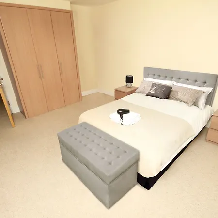 Grand Canal Quay Sleeps 10 Apartment *
