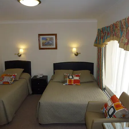 Egans House 3*