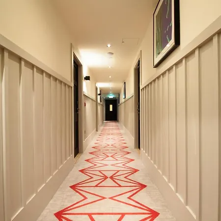 Hotel The Clarence 4*