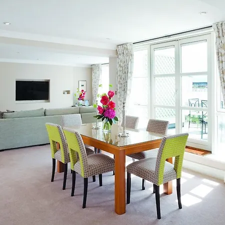 Отель The Merrion 5*