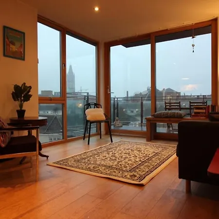 Central Penthouse By The River Liffey Dublin