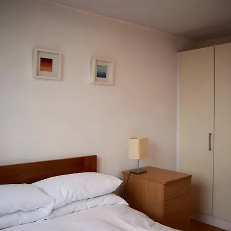 Central Penthouse By The River Liffey Apartman