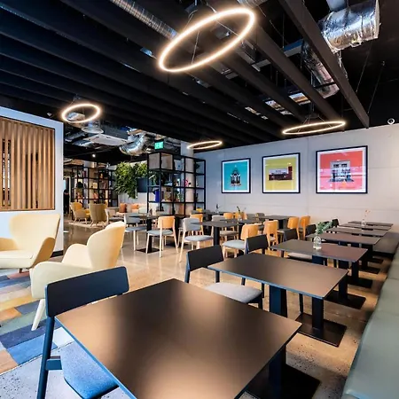 Aparthotel Staycity Tivoli 4*