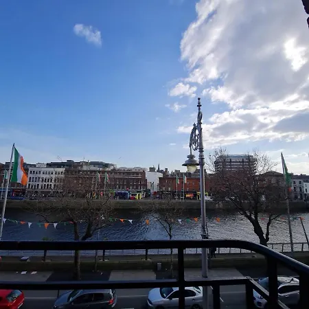 Lovely And Bright 1-bedroom In 1 *
