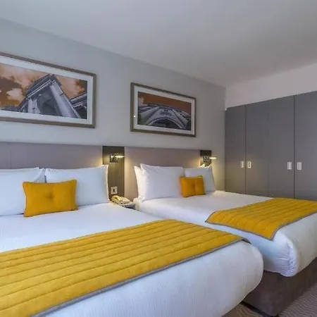 Maldron Pearse Street Hotel 4*