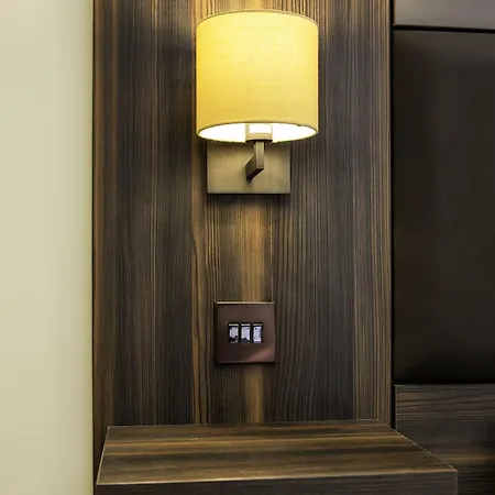 7 Hotel