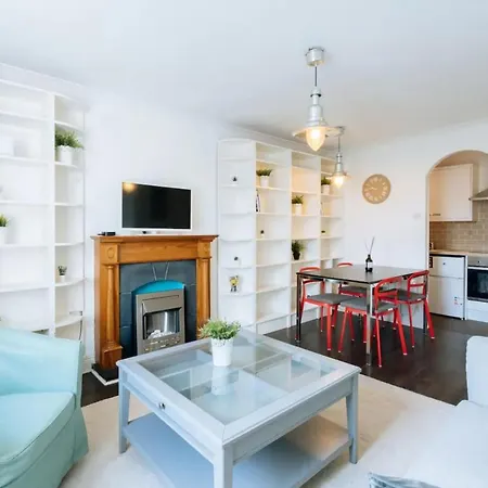 Homely 1 Bedroom In Centre With River View דבלין