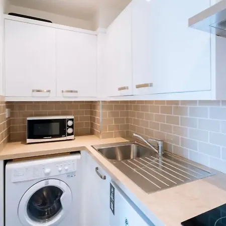 דירה Homely 1 Bedroom In Centre With River View *