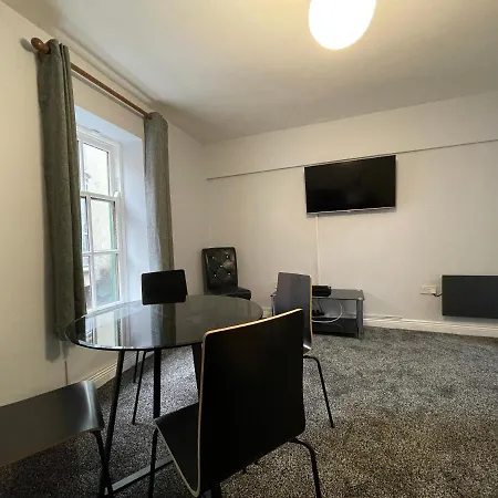 Temple Bar Apartments *