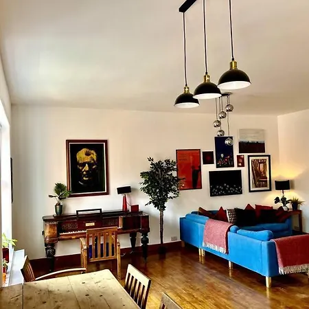 Сasa de vacaciones Charming Townhouse *