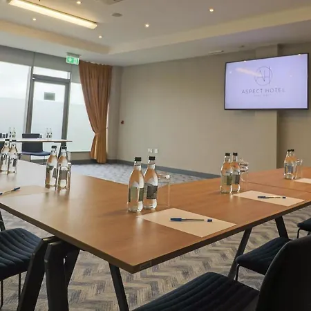 Aspect Park West 4*