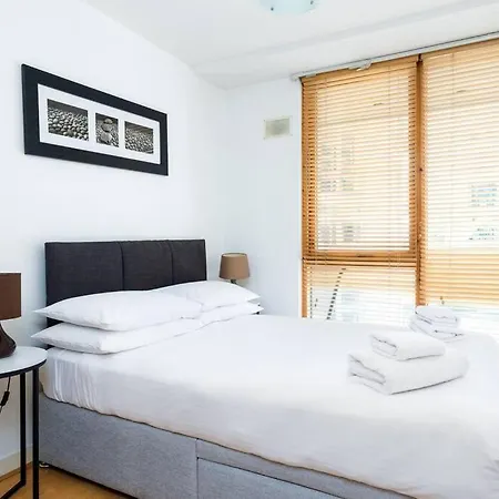 Lovely 2 Bedroom With Balcony Lägenhet