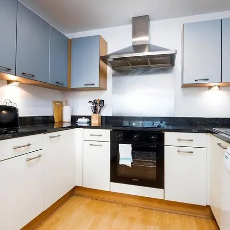 Lägenhet Lovely 2 Bedroom With Balcony