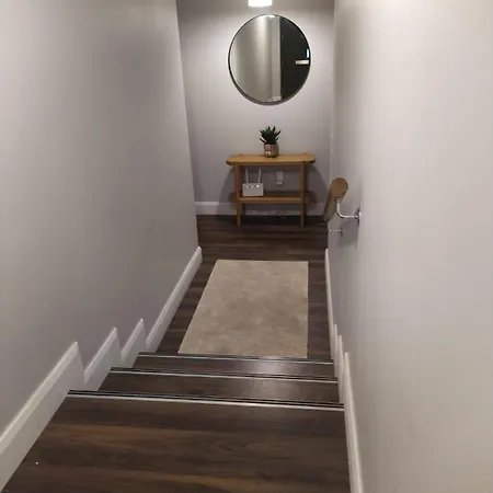 Spacious Two Bedroom Longs Place, 8 Apartment *