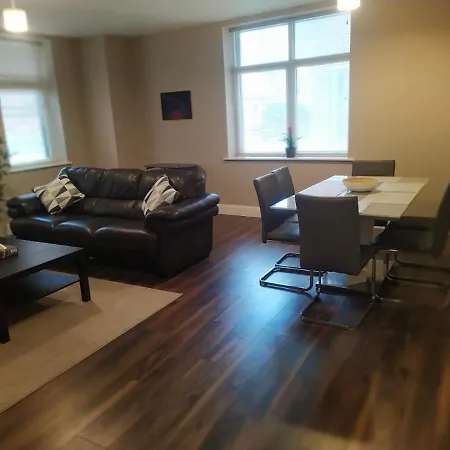 Spacious Two Bedroom Longs Place, 8 *