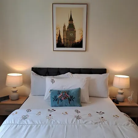 Cozy Bedroom In Lucan, Alloggio in famiglia