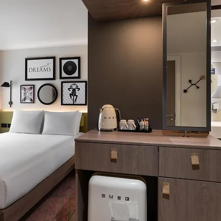 Hampton By Hilton Centre 호텔