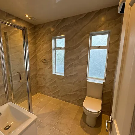 Very Nice Triple At 2 Iveragh Rd-5 Dublin