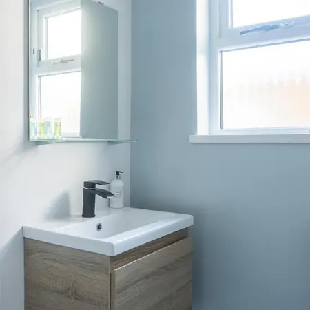 Гостевой дом Guestready - Modernised In Monkstown