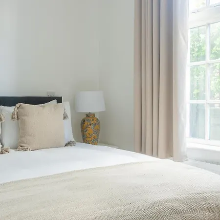 Гостевой дом Guestready - Modernised In Monkstown *