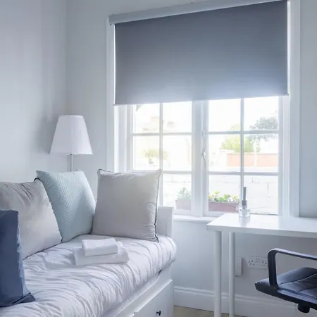 Гостевой дом Guestready - Modernised In Monkstown *