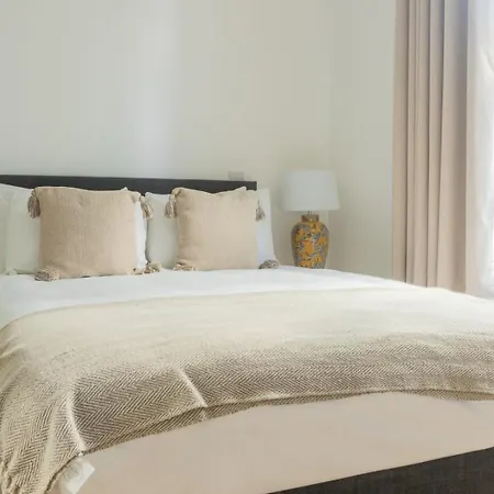Гостевой дом Guestready - Modernised In Monkstown Дублин