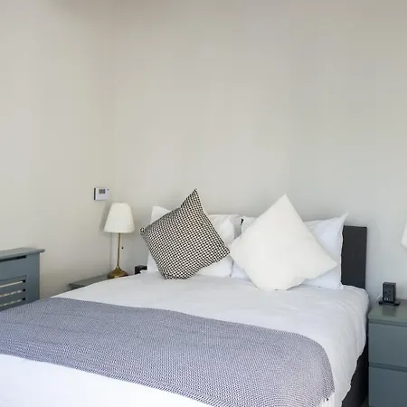 Гостевой дом Guestready - Modernised In Monkstown *