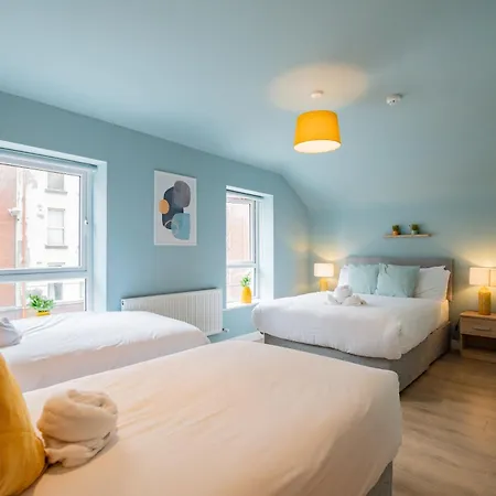 The Large Group House -sleeps 21 *