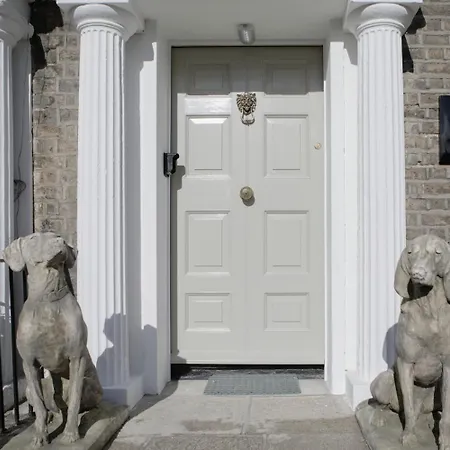 Pembroke Hall Гостевой дом 3*
