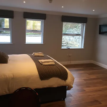 Pembroke Hall Гостевой дом 3*