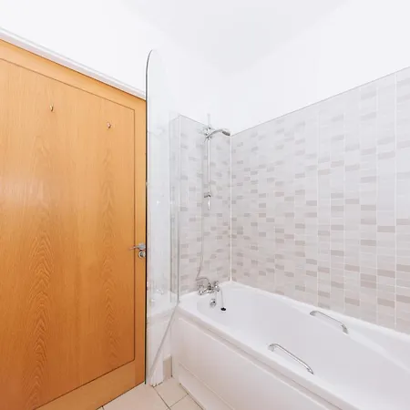 Апартаменты Bright 2bd Flat With Private Balcony - Дублин