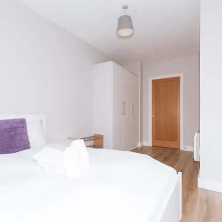 Bright 2bd Flat With Private Balcony - * Дублин