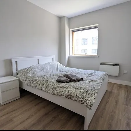 Bright 2bd Flat With Private Balcony - Апартаменты *