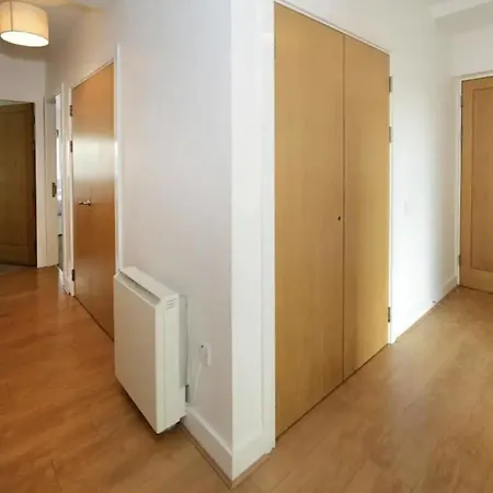 Bright 2bd Flat With Private Balcony - Апартаменты