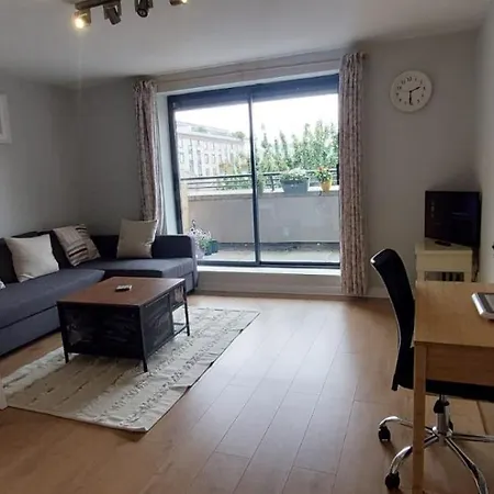 Spacious 1bd In Centre 9mins To Jervis