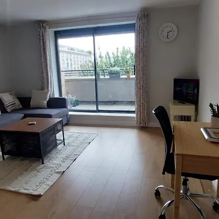 Spacious 1bd In Centre 9mins To Jervis Apartament