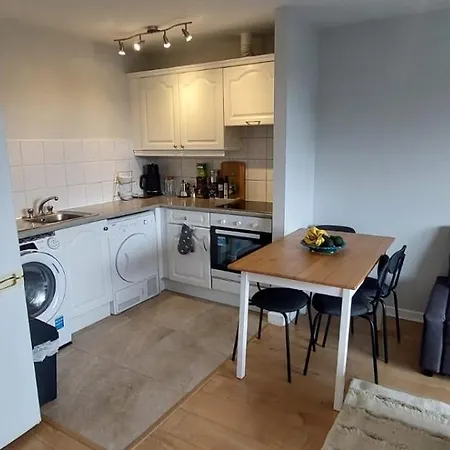 Spacious 1bd In Centre 9mins To Jervis *