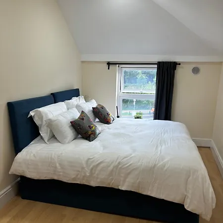 Cozy Pink House Fairview 6 Beds Apartment