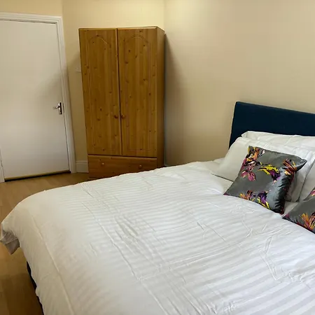 Cozy Pink House Fairview 6 Beds Apartment *
